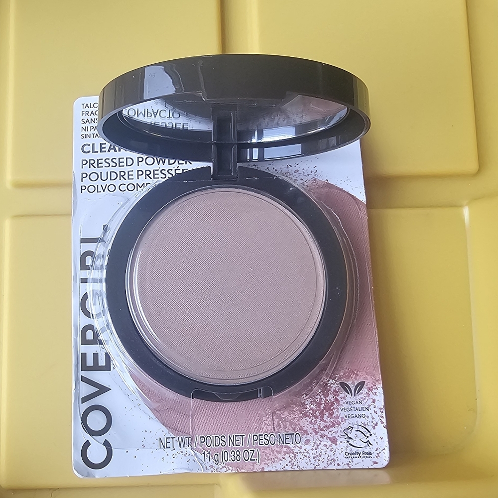 COVERGIRL Clean Invisible Face Powder 155 Soft Honey NEW